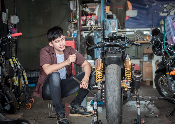 Two Wheelers Service / मेरा Mechanic